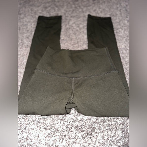 Women’s Lululemon Wunder Under Crop (High-Rise) *Full-On Luxtreme 21" Size 2 - Picture 2 of 15